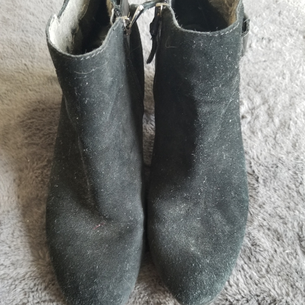 GUESS Black suede booties size 8.5
